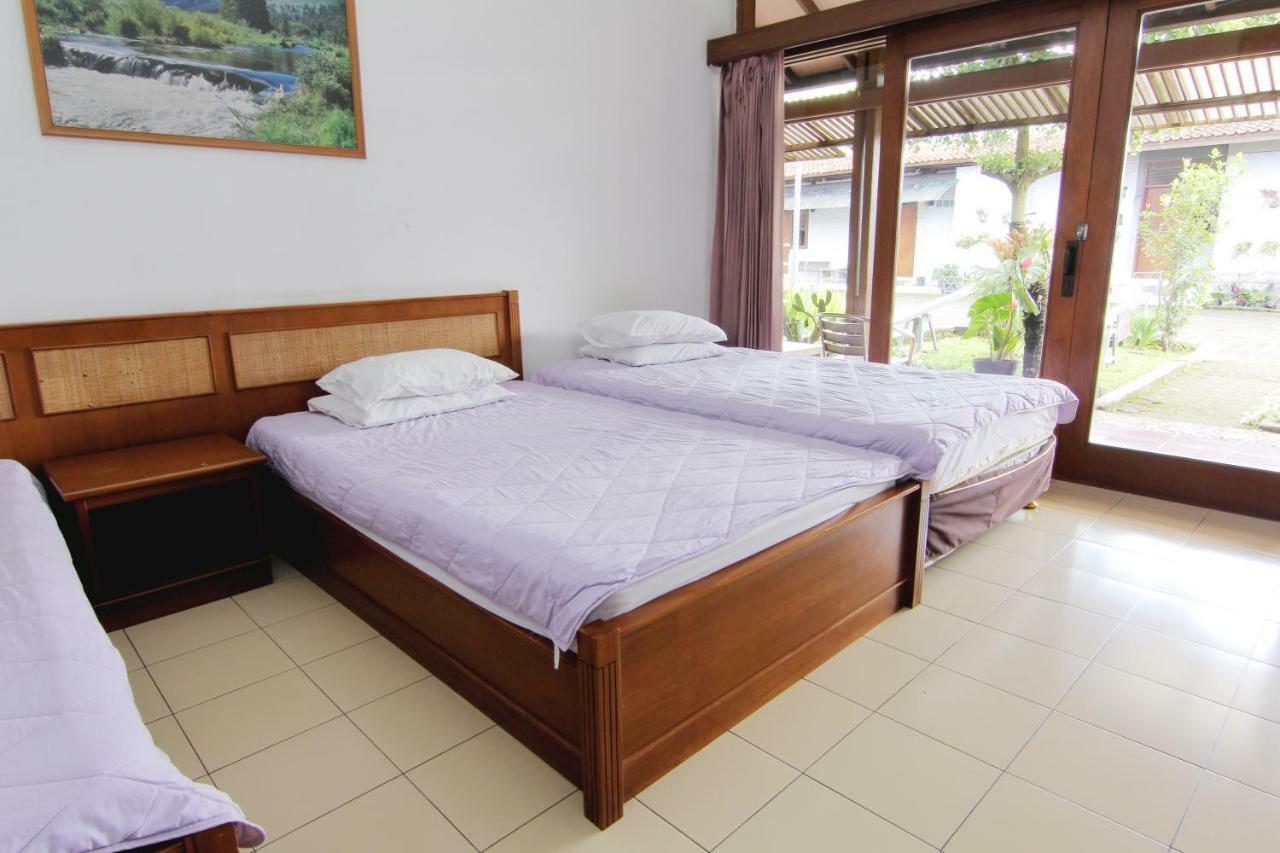 Villa Enggal Lembang Exterior foto