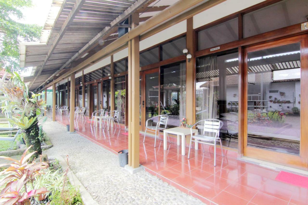 Villa Enggal Lembang Exterior foto