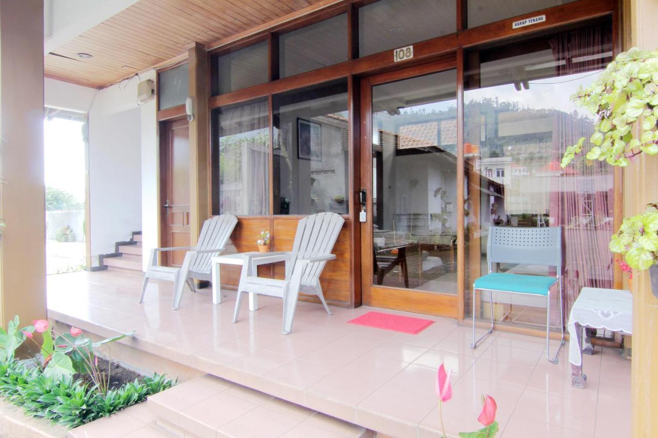 Villa Enggal Lembang Exterior foto